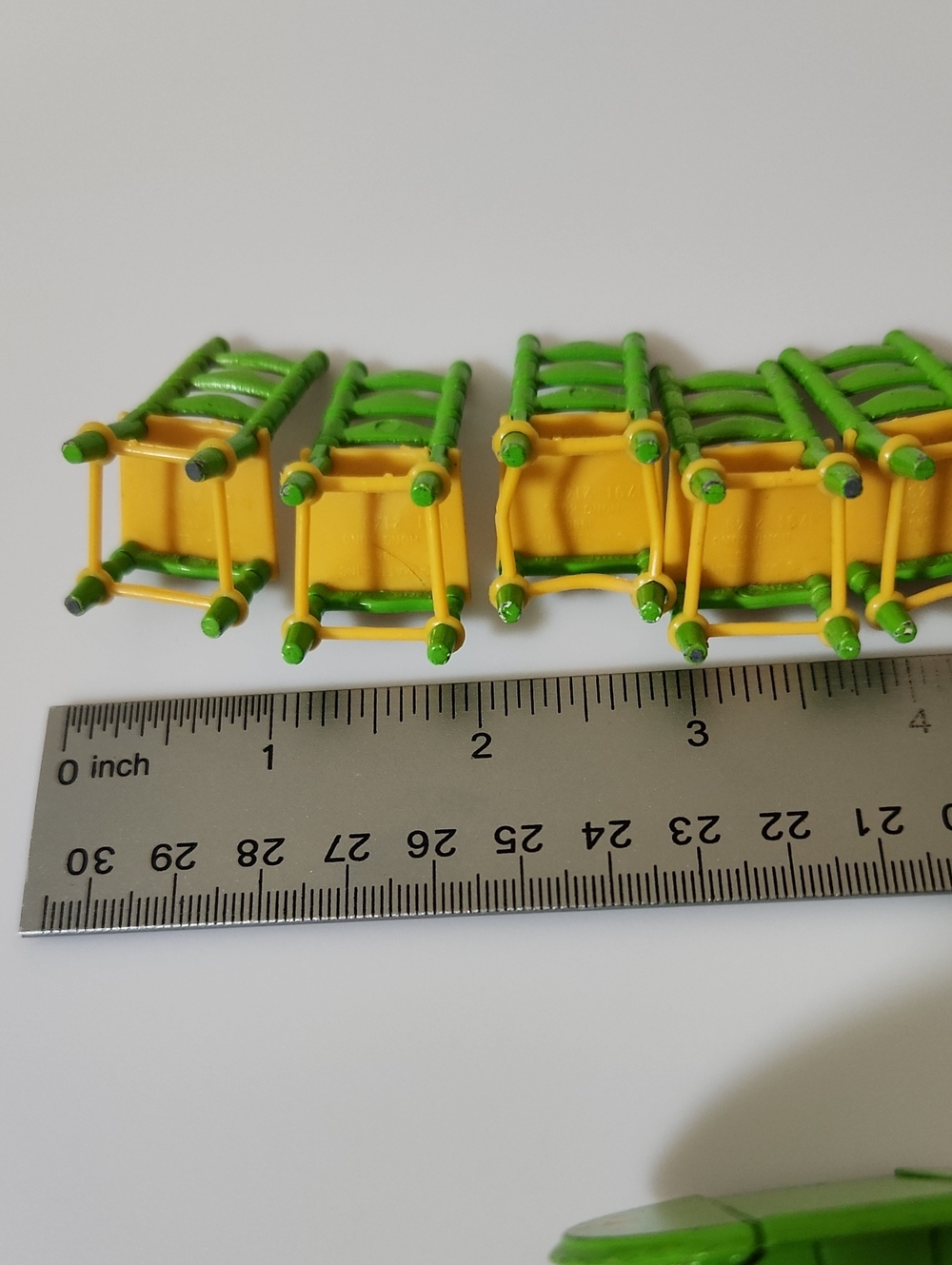 Vintage 1980s Mattel "The Littles" die-cast metal dollhouse furniture pieces - Picture 4 of 16